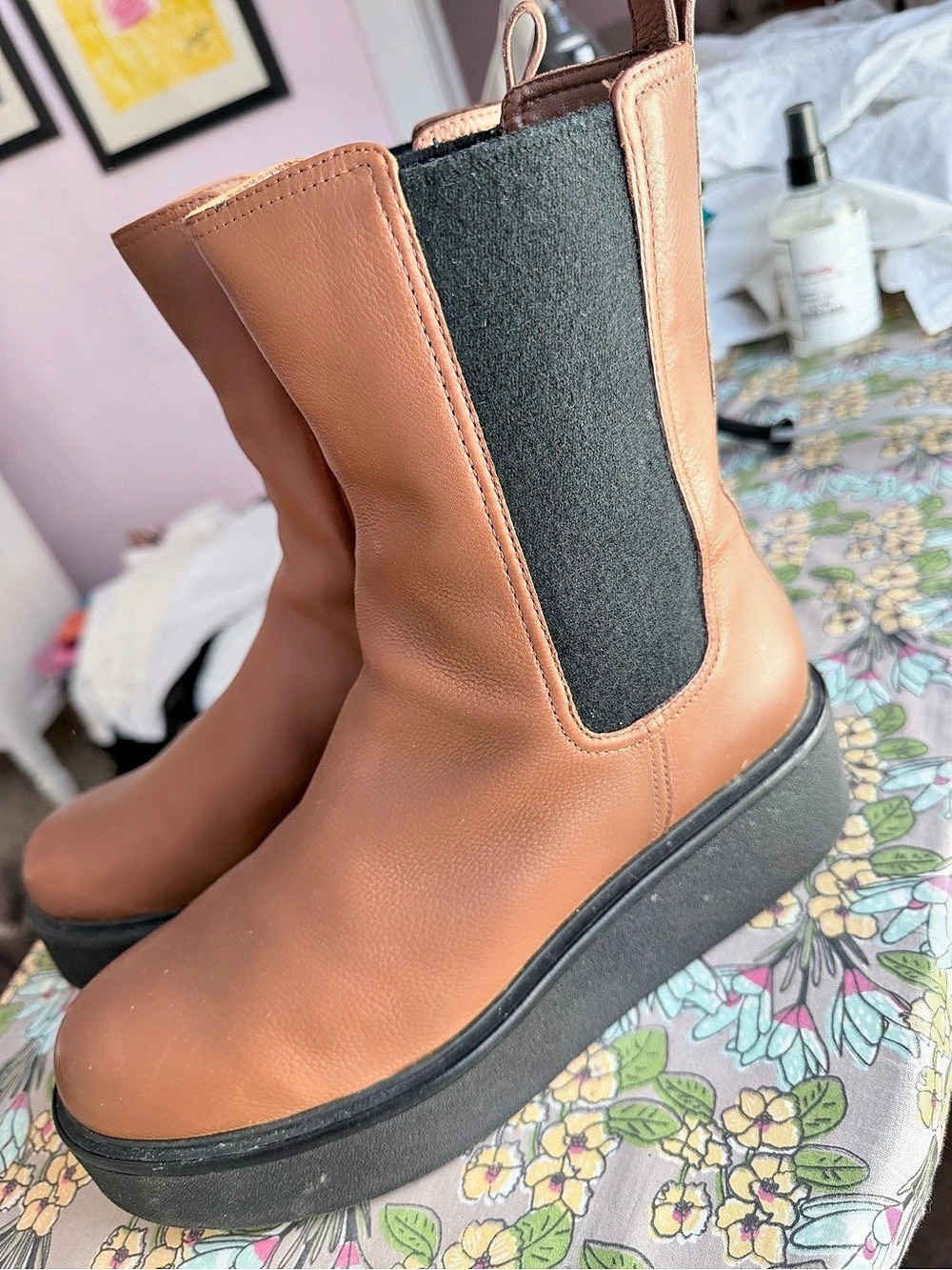 Vince Brinton Chelsea Platform Boots Brown US 9 M Like New